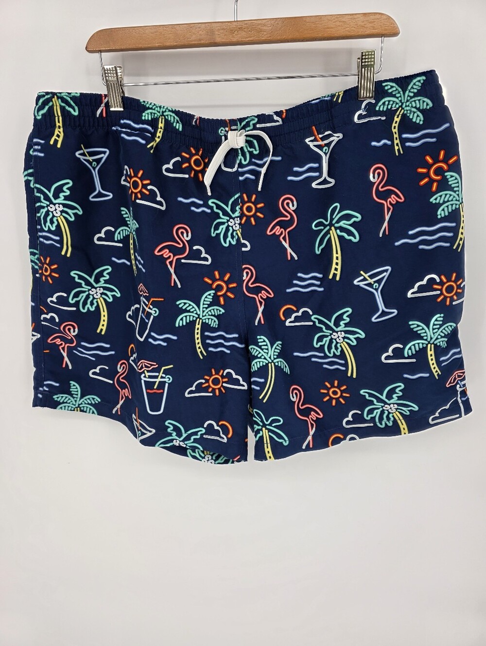 Chubbies Men's XXL Swim Trunks Neon Flamingo Palm Tree Cocktail Print 5.5" - Picture 2 of 10